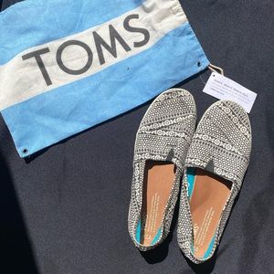 Toms shoes NWOT
